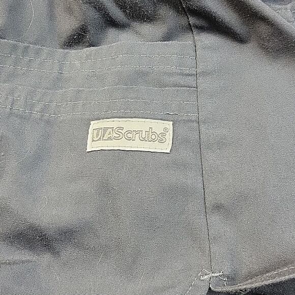 Bundle of 3 scrubs v-neck tops. Brands- UA Scrubs, White Cross, Scrubstar sz.M - Picture 10 of 10